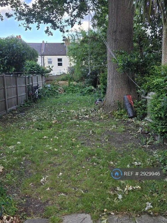 3 bedroom semi-detached house for rent