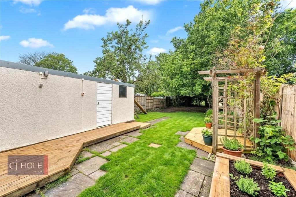 3 bedroom semi-detached house for rent