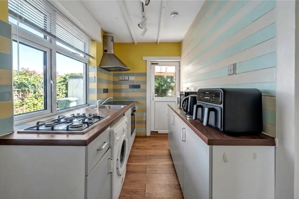 3 bedroom semi-detached house for rent