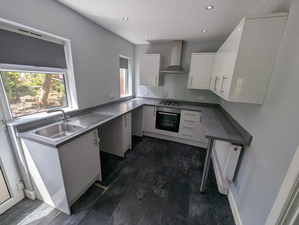 2 bedroom end of terrace house for rent