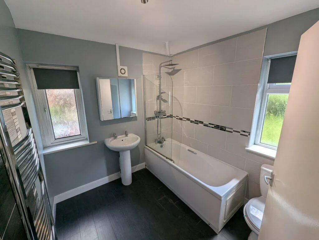 2 bedroom end of terrace house for rent