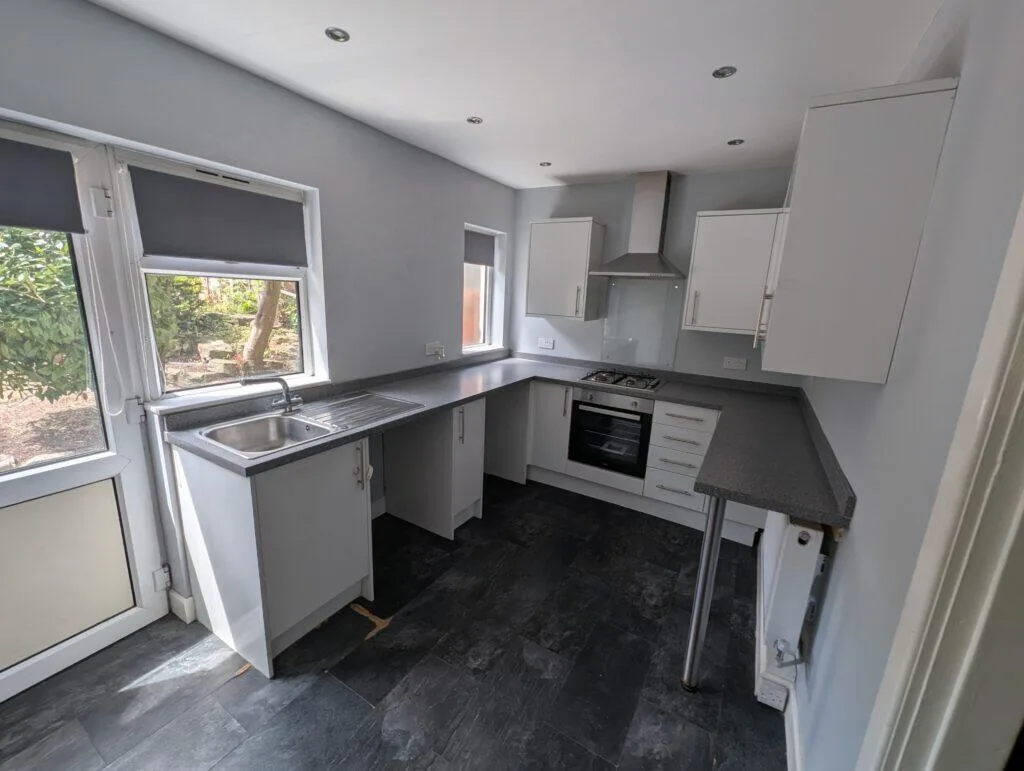 2 bedroom end of terrace house for rent