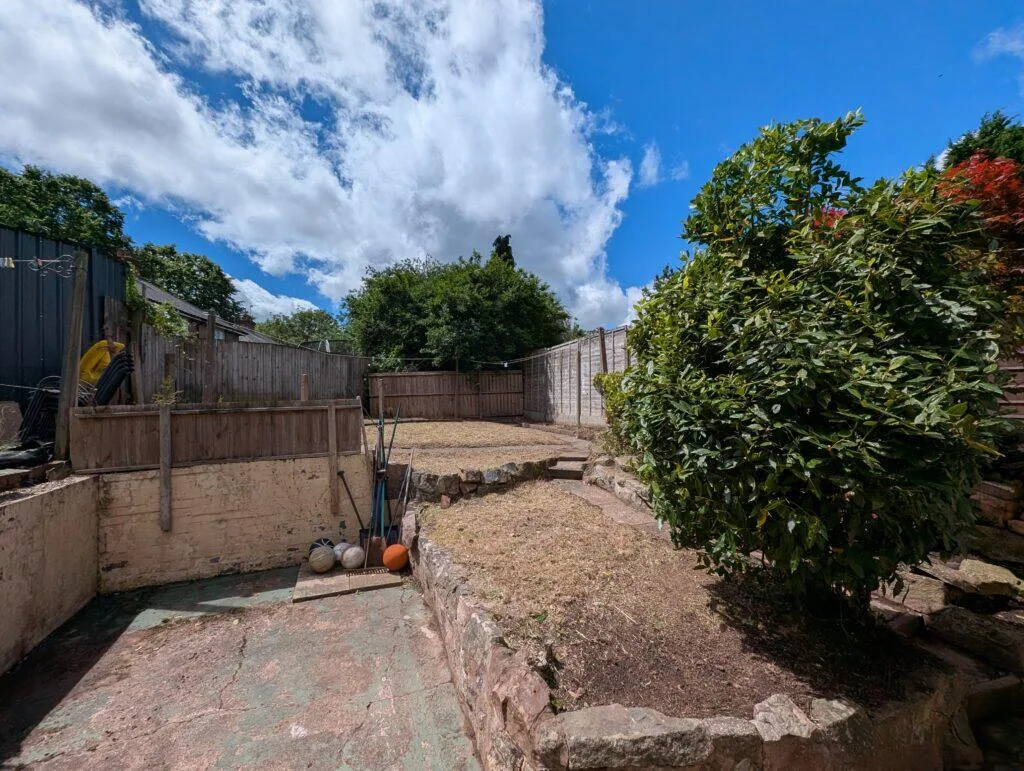 2 bedroom end of terrace house for rent