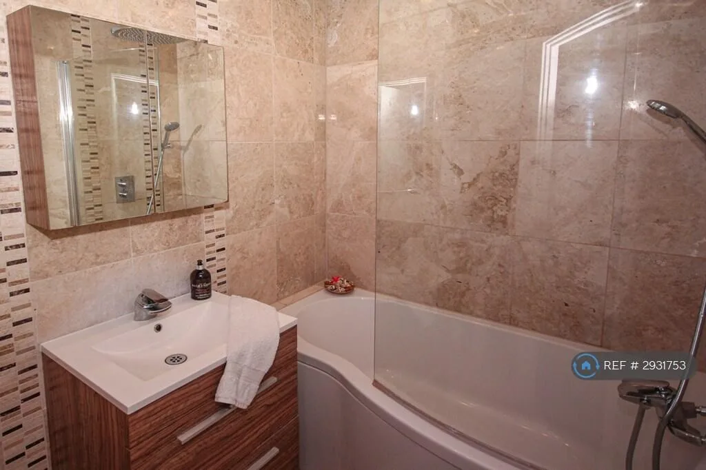 5 bedroom terraced house for rent