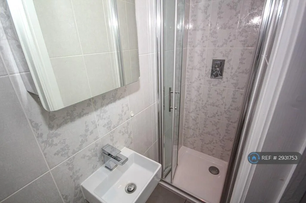 5 bedroom terraced house for rent