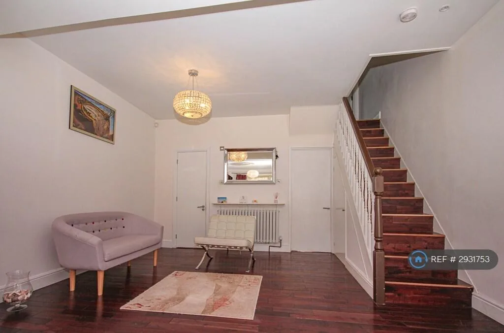 5 bedroom terraced house for rent