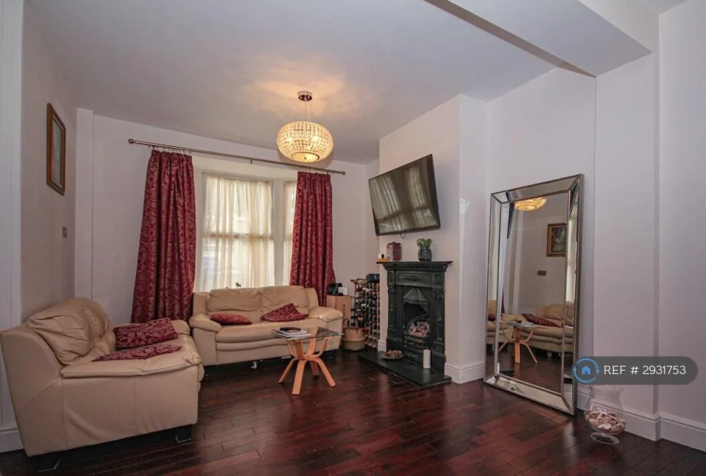 5 bedroom terraced house for rent