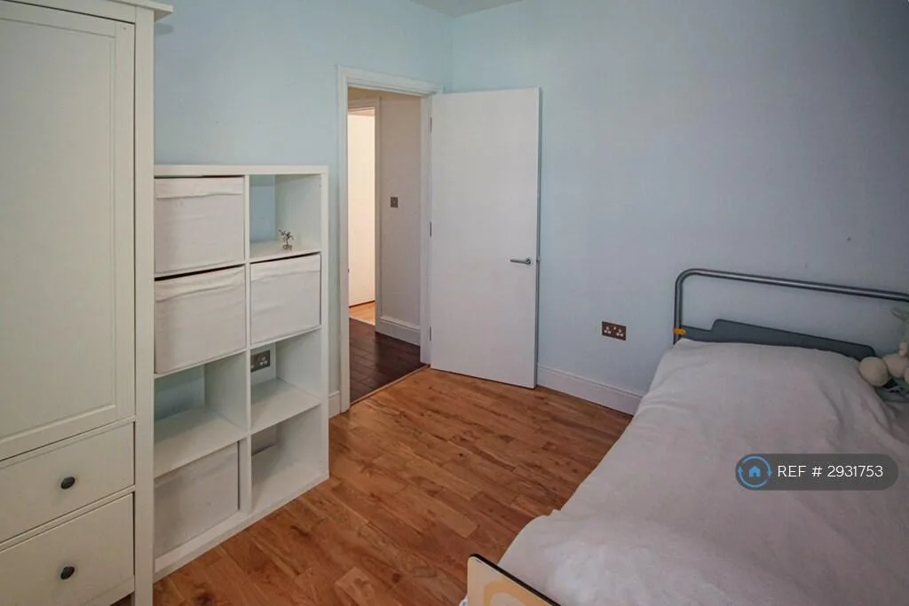 5 bedroom terraced house for rent