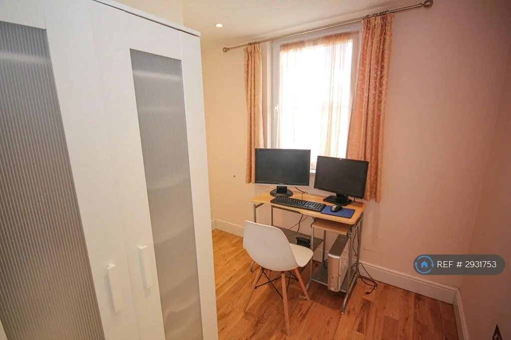 5 bedroom terraced house for rent