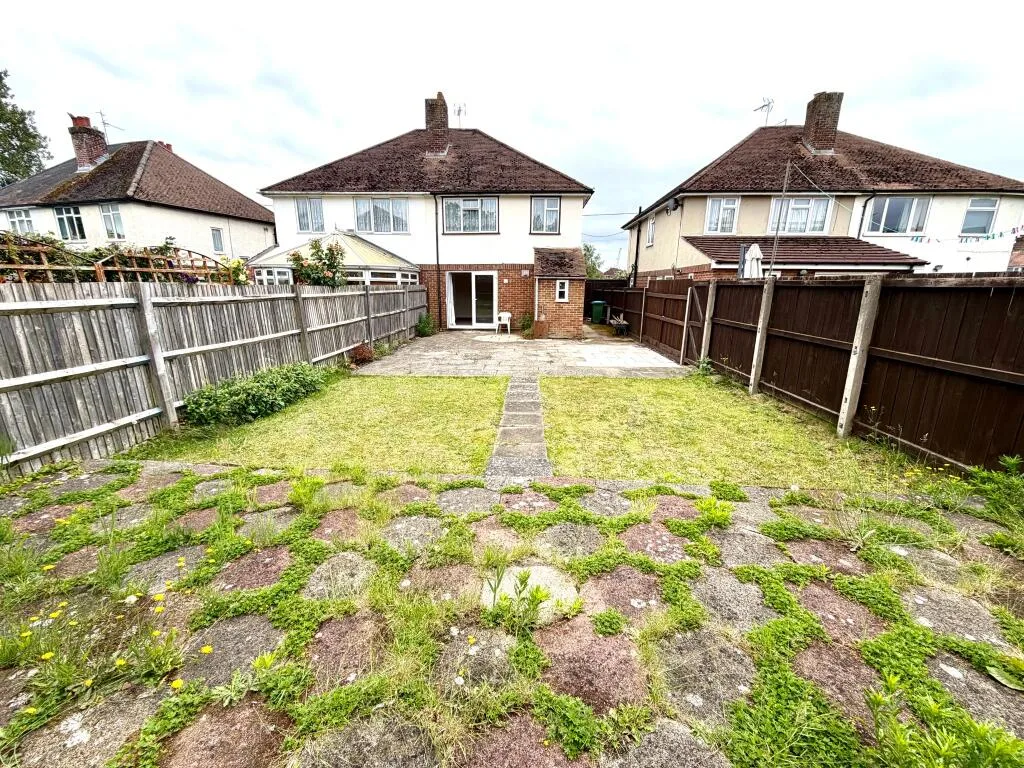 3 bedroom semi-detached house for rent