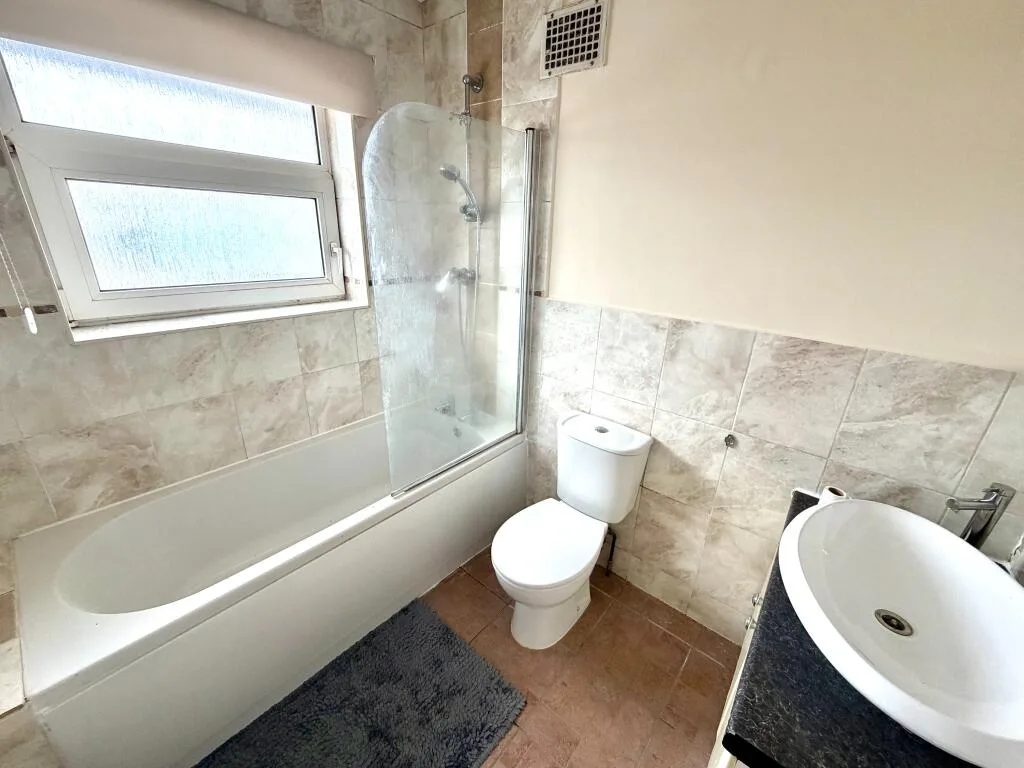 3 bedroom semi-detached house for rent