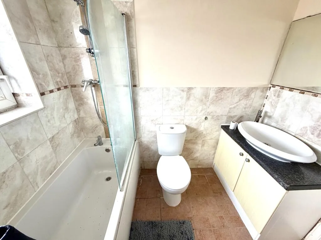 3 bedroom semi-detached house for rent