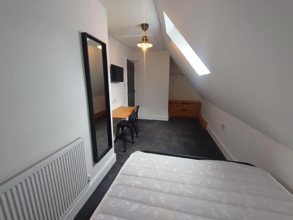 5 bedroom flat for rent