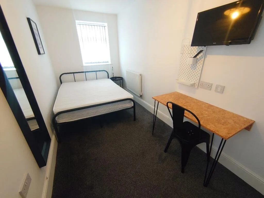 5 bedroom flat for rent