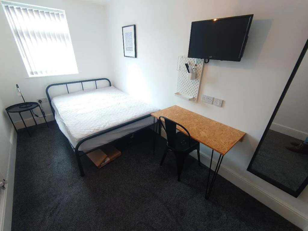 5 bedroom flat for rent