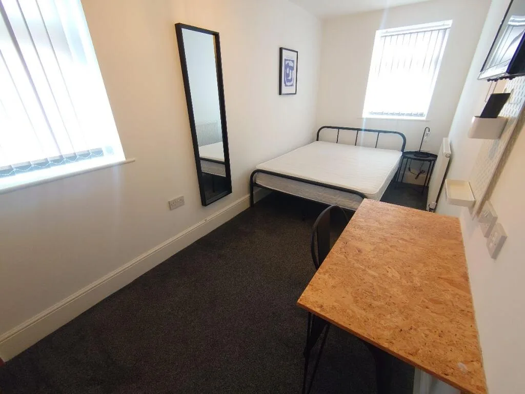 5 bedroom flat for rent