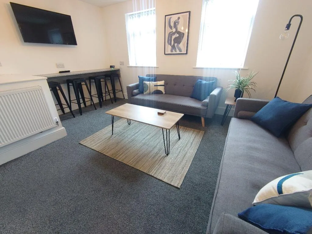 5 bedroom flat for rent