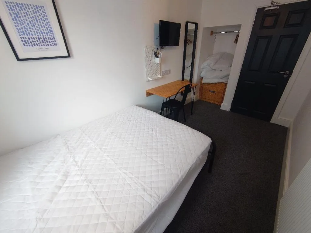 5 bedroom flat for rent