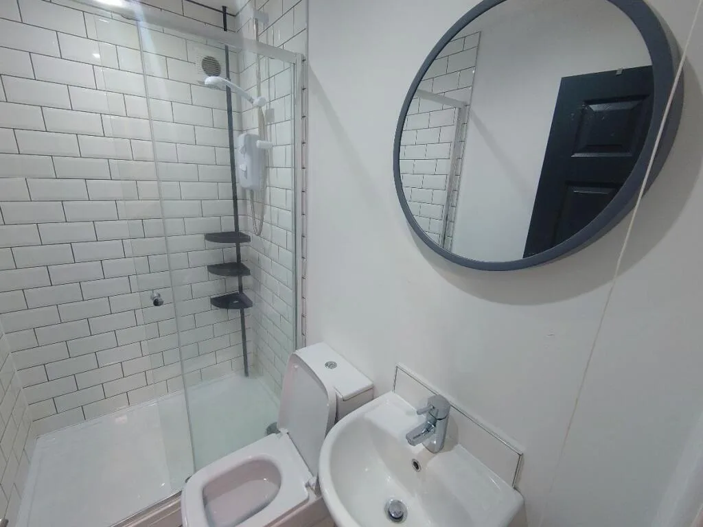 5 bedroom flat for rent