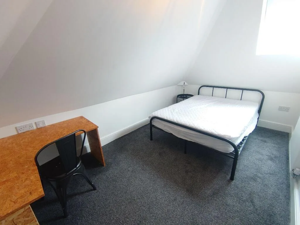 5 bedroom flat for rent