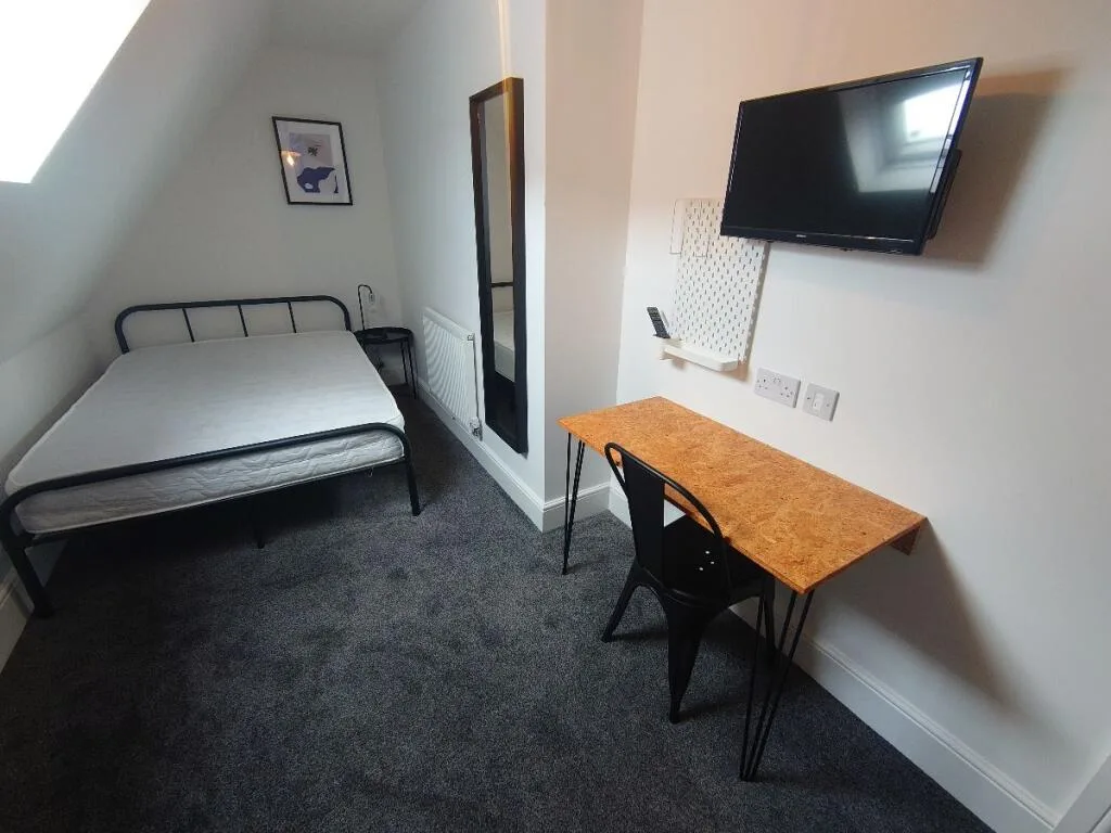 5 bedroom flat for rent