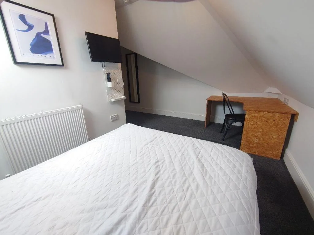 5 bedroom flat for rent