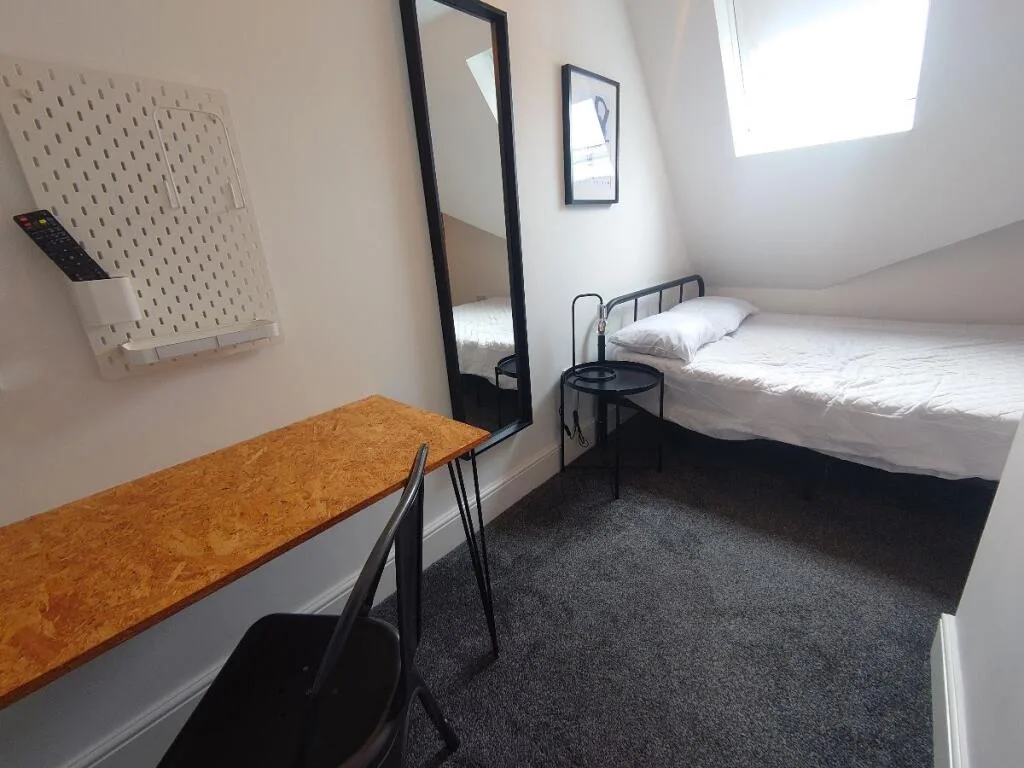 5 bedroom flat for rent