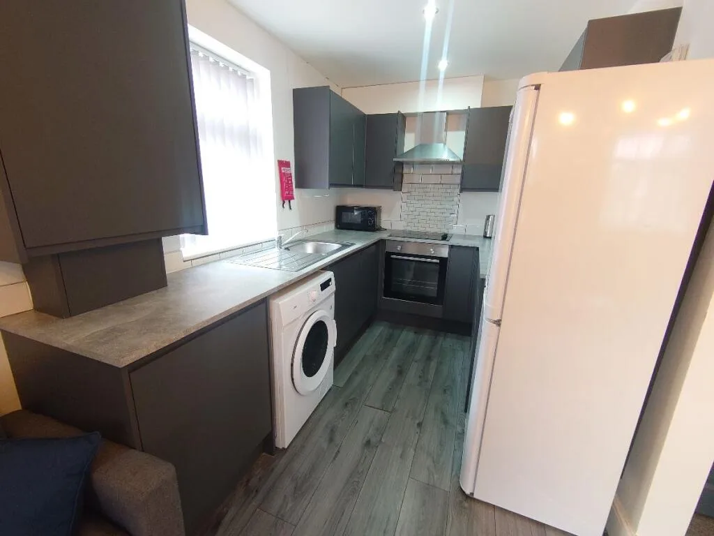 5 bedroom flat for rent