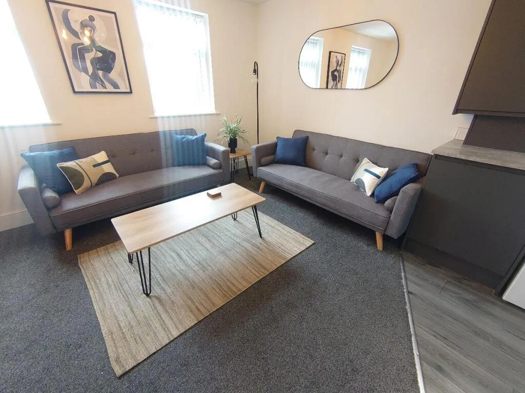 5 bedroom flat for rent