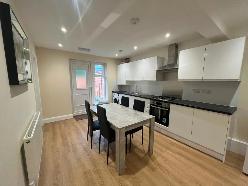 4 bedroom detached house for rent
