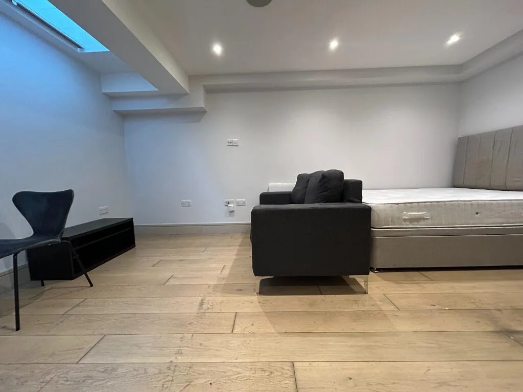 Studio flat for rent