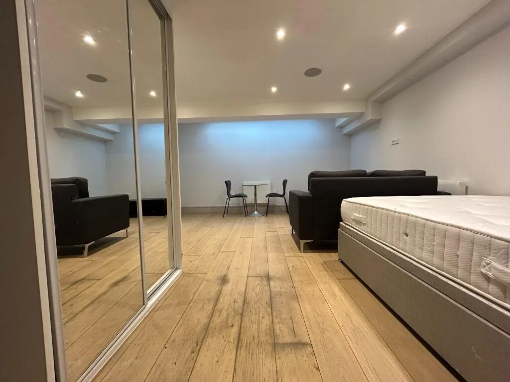 Studio flat for rent