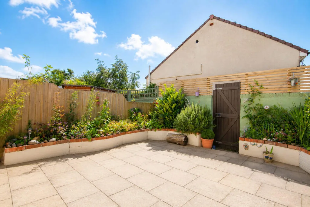 2 bedroom house for rent