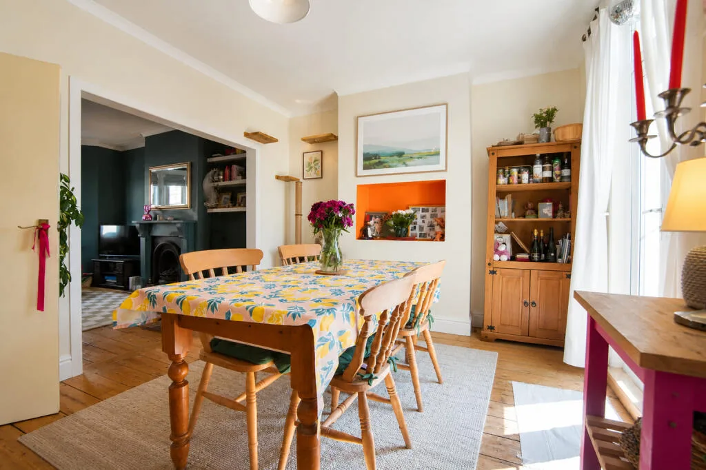 2 bedroom house for rent