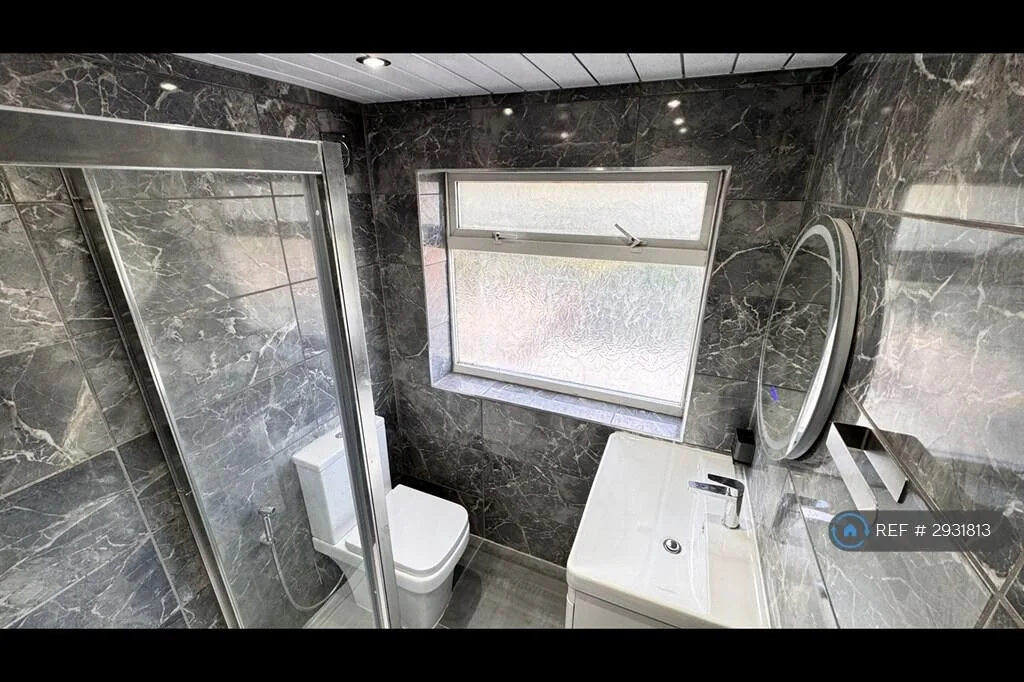 3 bedroom semi-detached house for rent