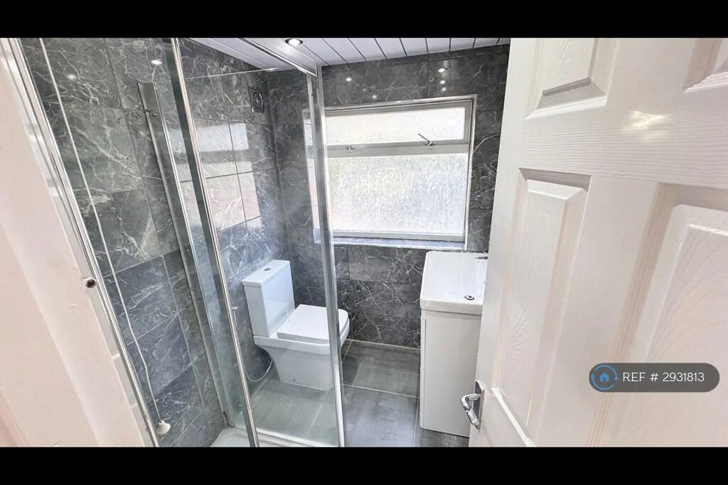 3 bedroom semi-detached house for rent