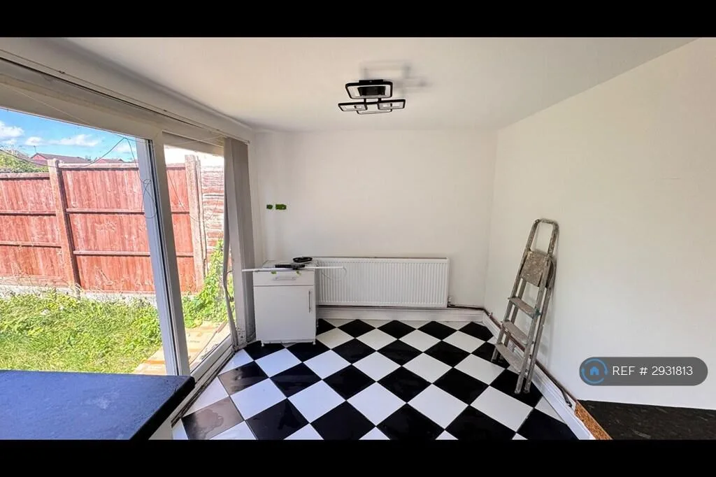 3 bedroom semi-detached house for rent