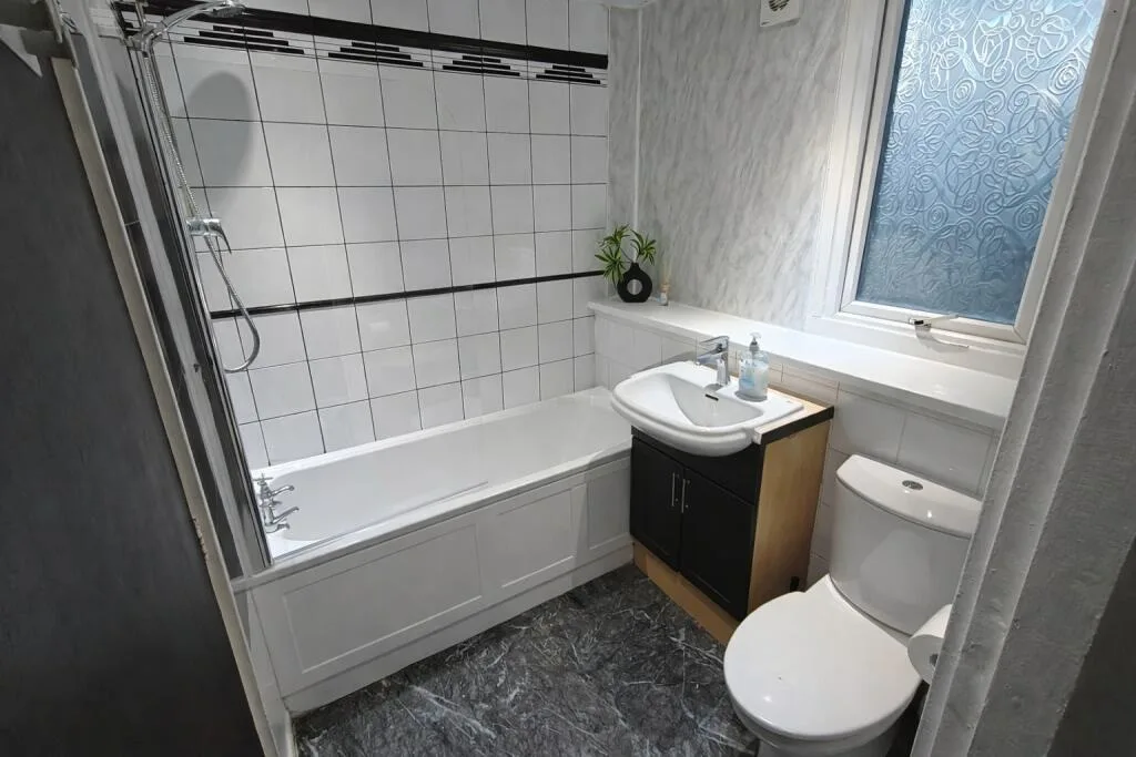 2 bedroom house share for rent