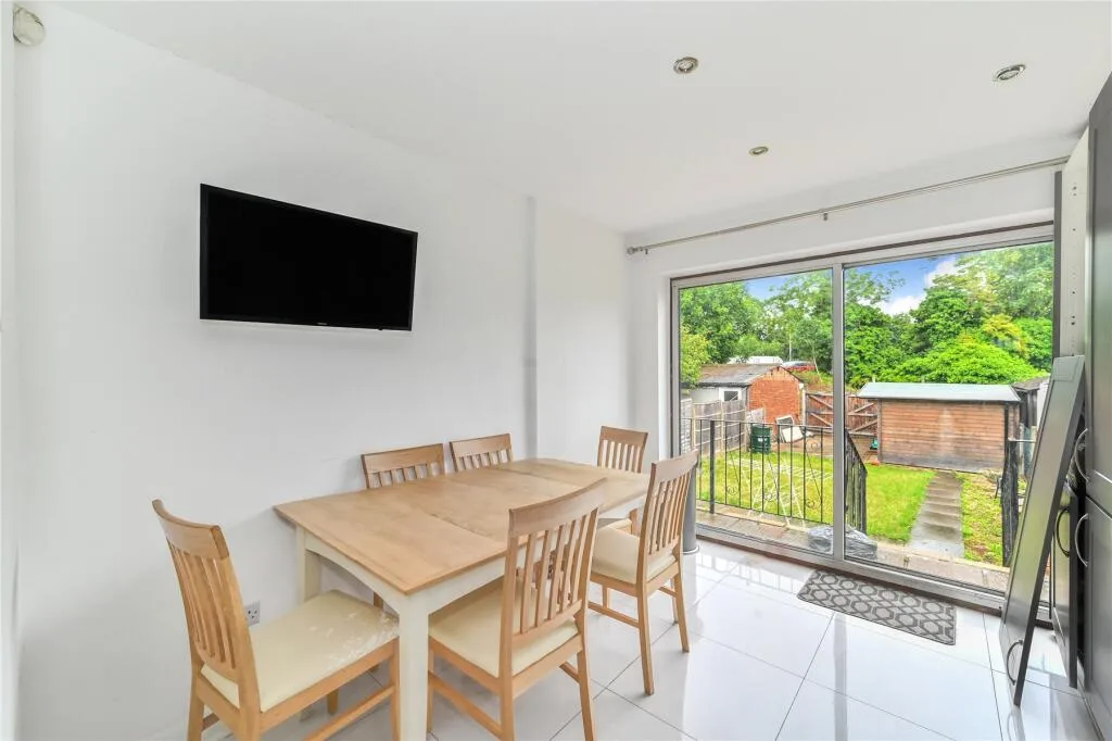 5 bedroom terraced house for rent