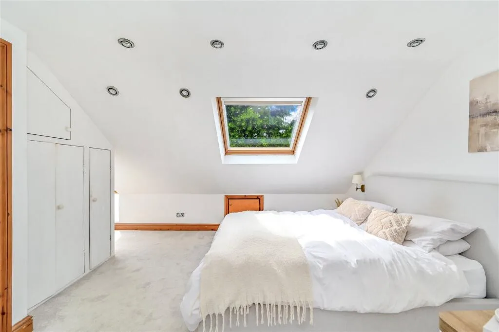 5 bedroom terraced house for rent