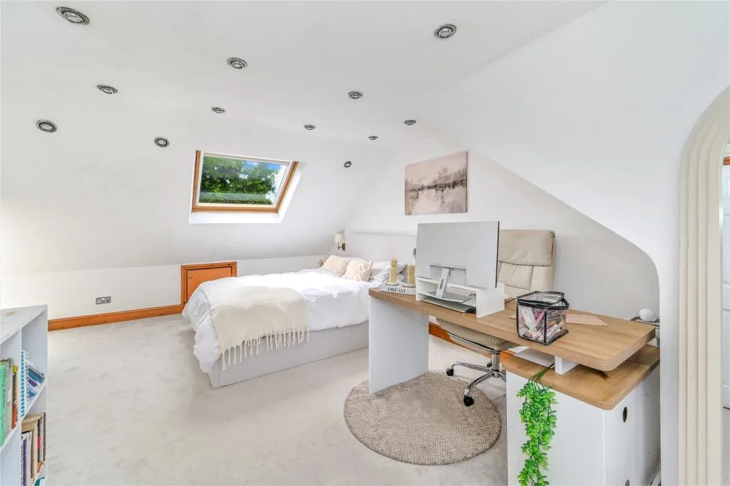5 bedroom terraced house for rent