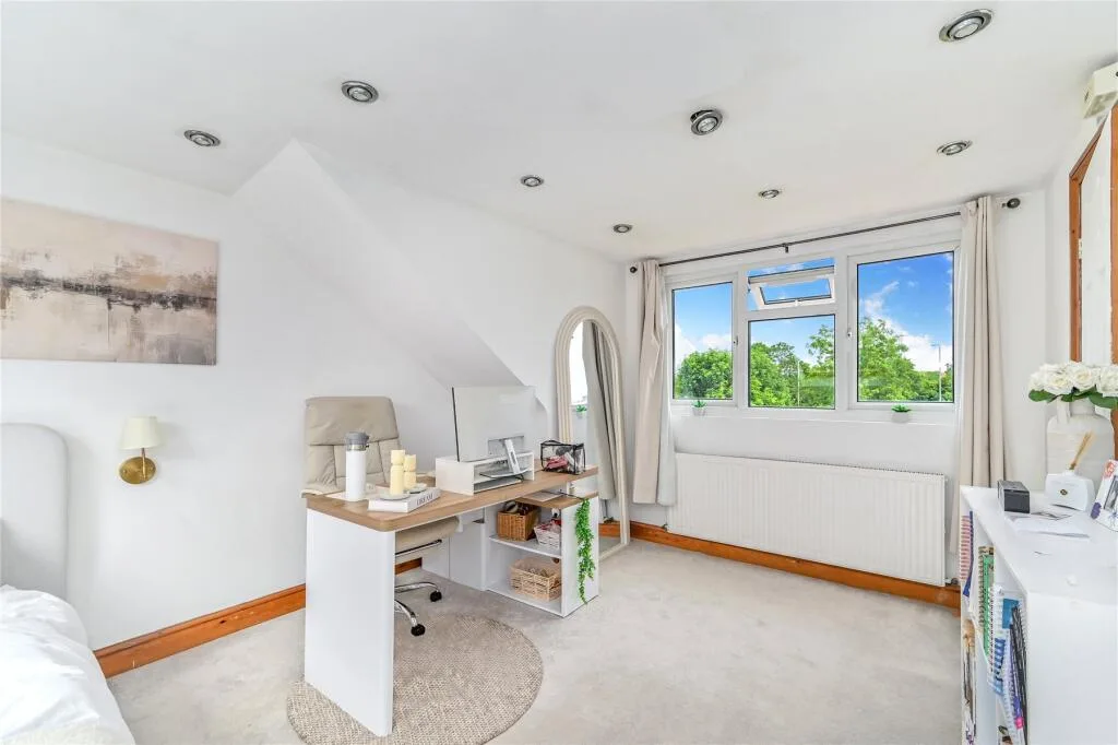 5 bedroom terraced house for rent