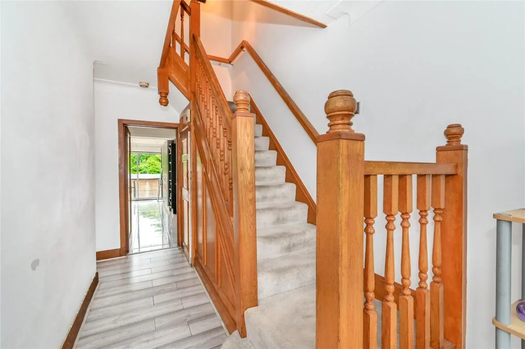5 bedroom terraced house for rent