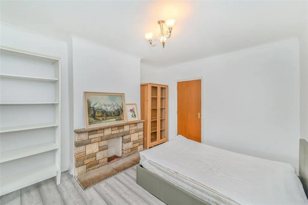5 bedroom terraced house for rent
