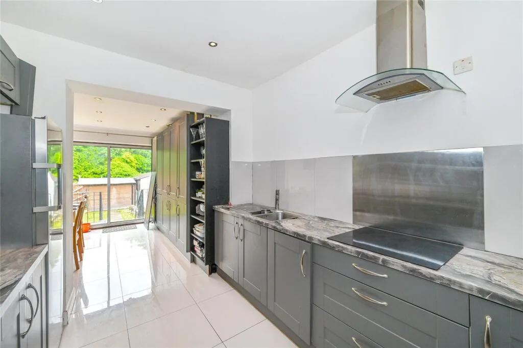5 bedroom terraced house for rent