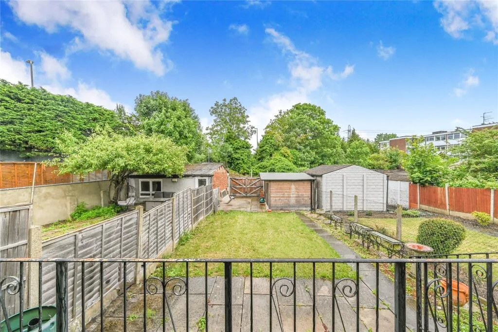5 bedroom terraced house for rent
