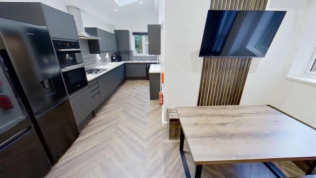6 bedroom house for rent