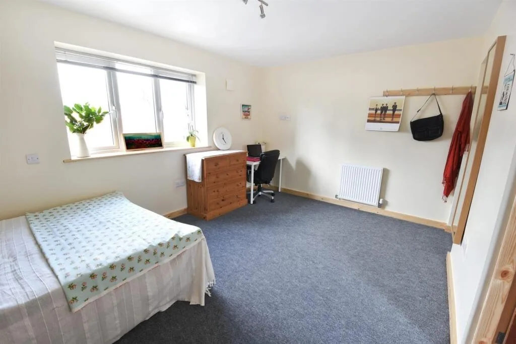 5 bedroom flat for rent