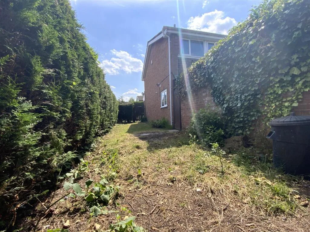 3 bedroom end of terrace house for rent