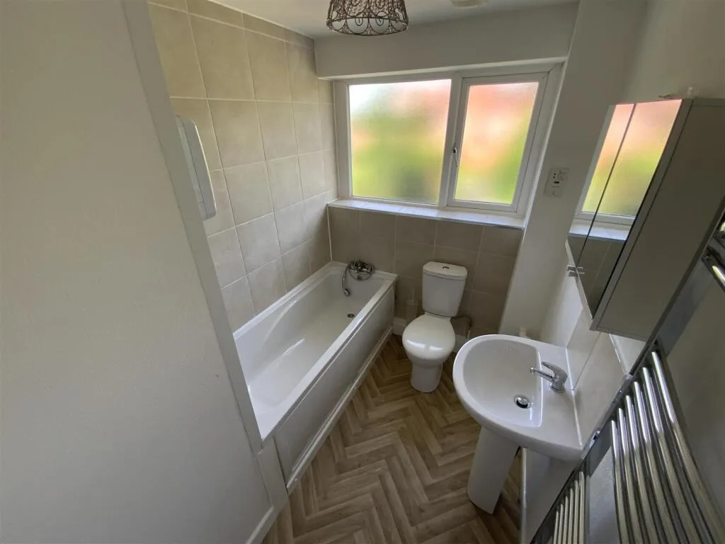 3 bedroom end of terrace house for rent